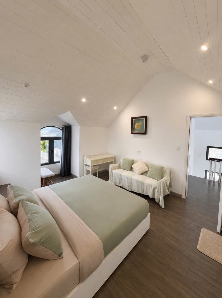Góc sofa thư giãn phòng áp mái